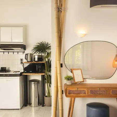 Private Apartment, Unique Location - Sea View דירה *